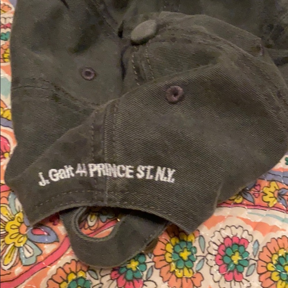 💥SOLD💥 NWOT brandy Melville uh huh honey cap - Picture 3 of 3
